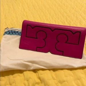 AUTHENTIC🌺 TORY CLUTCH🌸